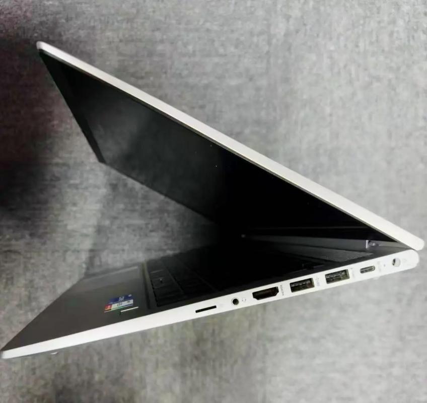 HP 840 G7 15-inch laptop open for everyday use